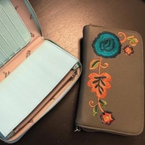 Thirty-One  All About the Benjamins Wallet - Ooh-La-La Olive Pebble design